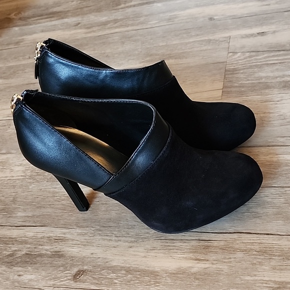 NWOT Alfani Heels, Black Velour, Size 7 - Picture 5 of 7